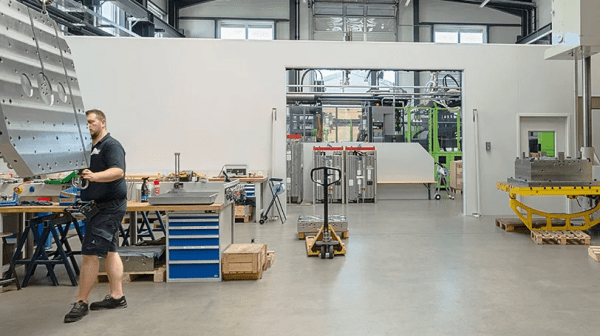 ENGEL & Zechmayer: Injection moulding machine duo as multi-talent for a large number of applications