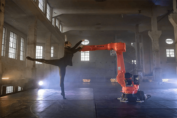 KUKA robot (dance of man and machine)