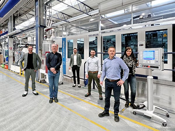 Techniplas and KraussMaffei employees