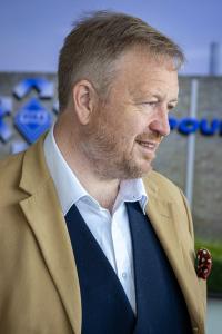 Simon Scholes VEKA