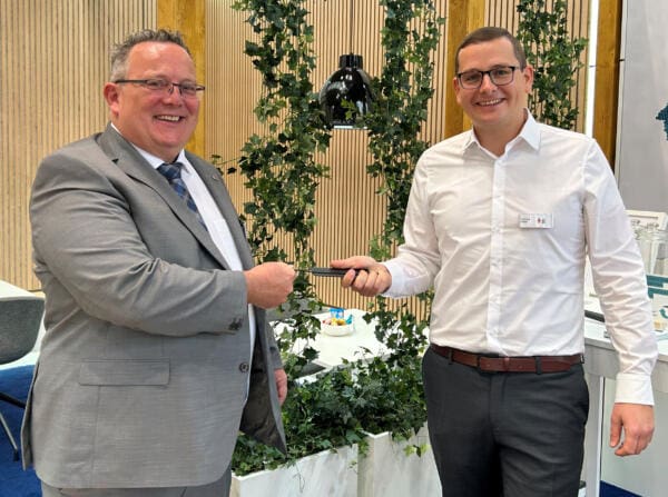  Almaak and HEXPOL TPE Collaborate On 2K Adhesion-Synchronised Materials